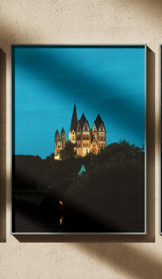 Der Limburger Dom am Abend, hell angestrahlt